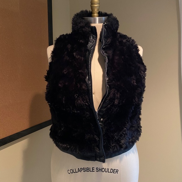 Black Faux Fur Vest - Picture 2 of 3